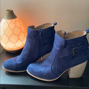GUC Blue Distressed Qupid Booties Size 9